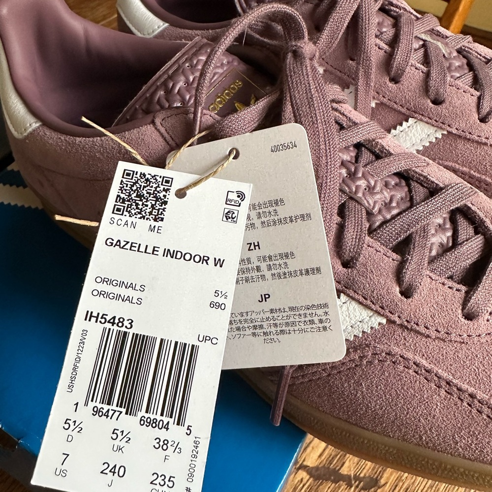 Brand new adidas Gazell indoors size 7 women’s wide